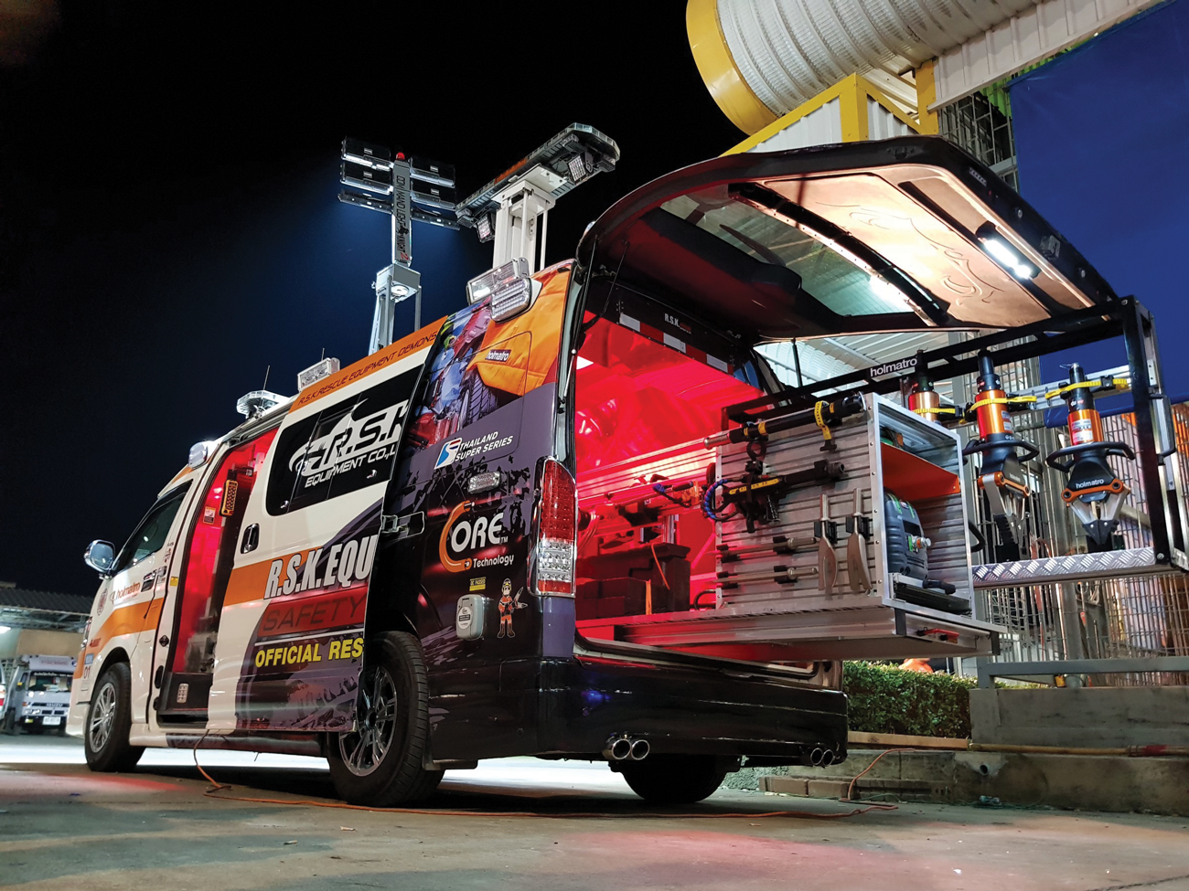 OnScene Solutions offers heavy-duty 450kg capacity cargo trays with 100% extension.