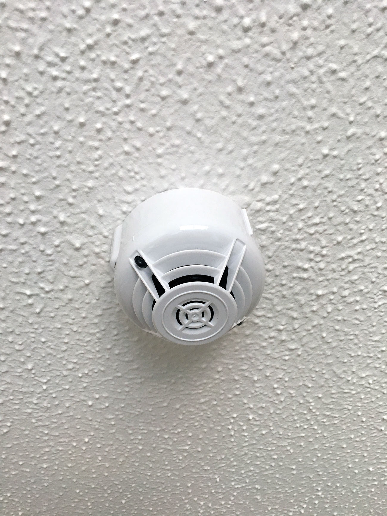 Smoke detection sensor component of Notifier system.