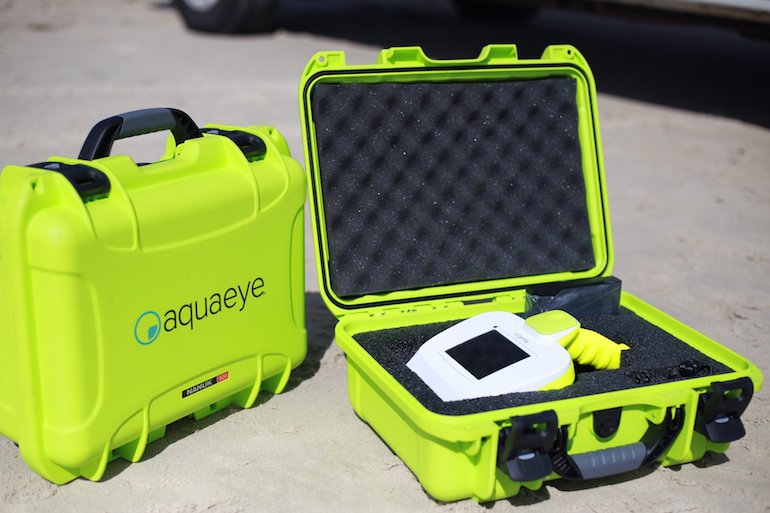 Handheld AQUAEYE personal sonar. (Vodasafe)